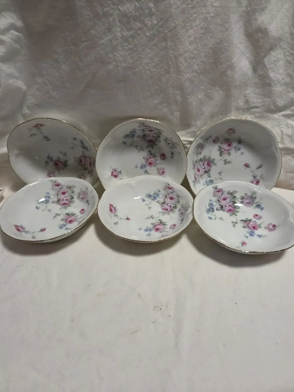 Berry Desert Bowls With Roses White 6 Serving Bowls 4-3/4”Germany